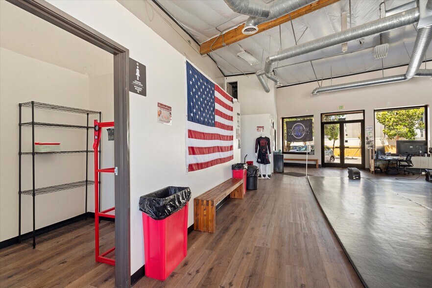 More Photos Of 3801-3817 Pacific Coast Hwy, Torrance Storefront For Lease