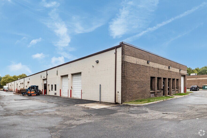 More Photos Of 1501-1529 Lincoln Ave, Holbrook Warehouse For Sale