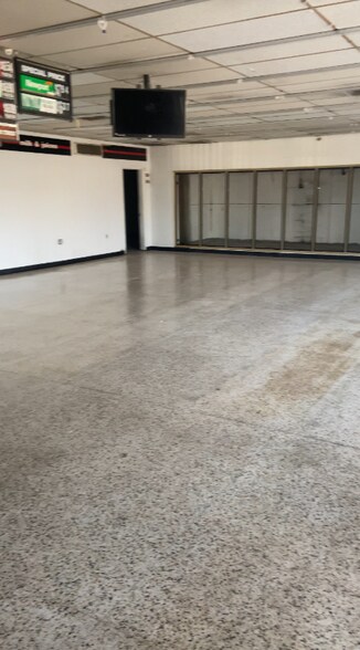 More Photos Of 720 W Sam Houston Pkwy S, Houston Convenience Store For Lease