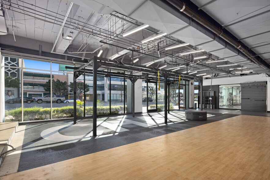 Primary Photo Of 6221 Wilshire Blvd, Los Angeles Medical For Lease