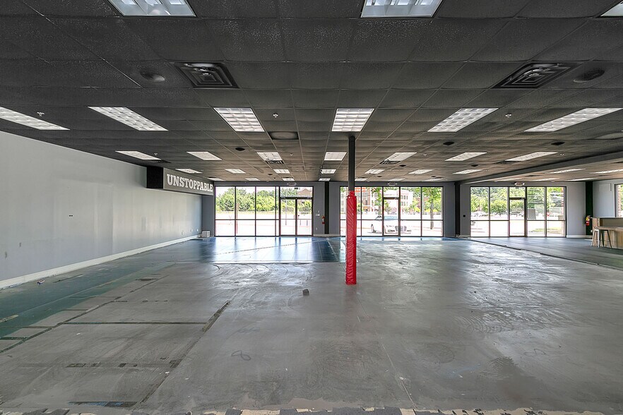 More Photos Of 12926 Highway 92, Woodstock Storefront For Lease