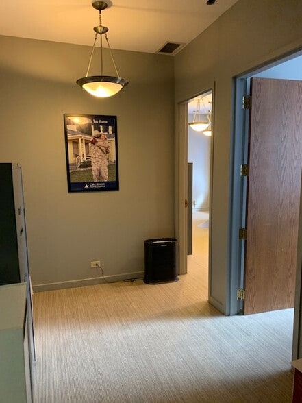 More Photos Of 760 N Ogden Ave, Chicago Office For Lease