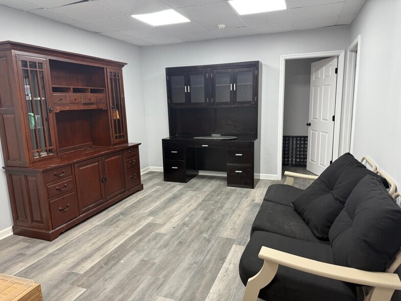 More Photos Of 317 Hodgin St, High Point Warehouse For Sale