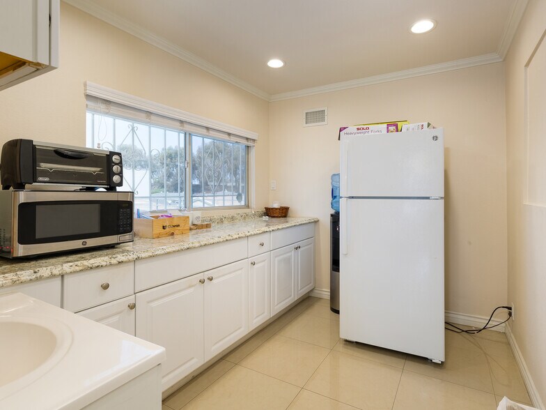 More Photos Of 4701 W Imperial Hwy, Inglewood Loft Creative Space For Sale