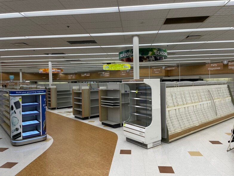 More Photos Of 10 Main St, Winchester Drugstore For Sale