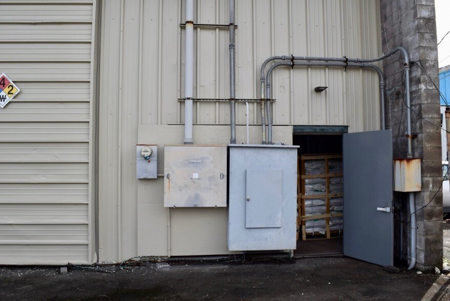 More Photos Of 831 Iolani St, Hilo Manufacturing For Lease