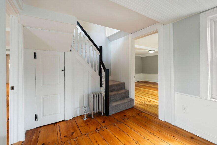 More Photos Of 3 Portsmouth Ave, Exeter General Retail For Sale
