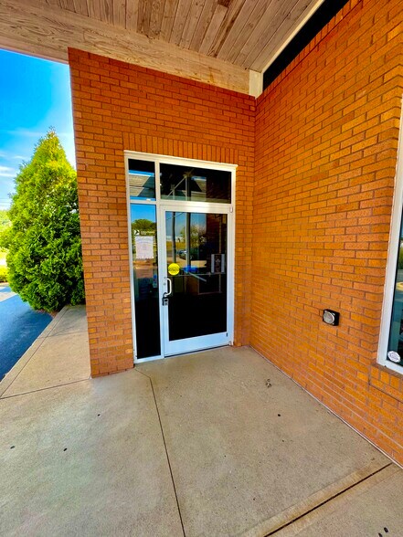 More Photos Of 1239 E 4th Street Rd, Seymour Office For Lease