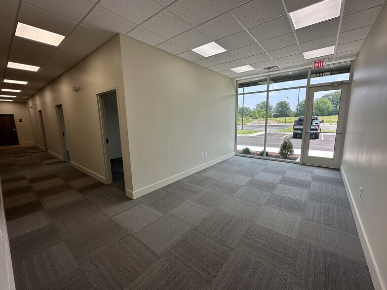 More Photos Of 771-787 SE Summit Dr, Decatur Unknown For Lease