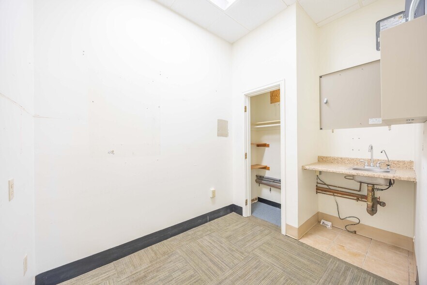 More Photos Of 43-47 Nason St, Maynard Bank For Lease