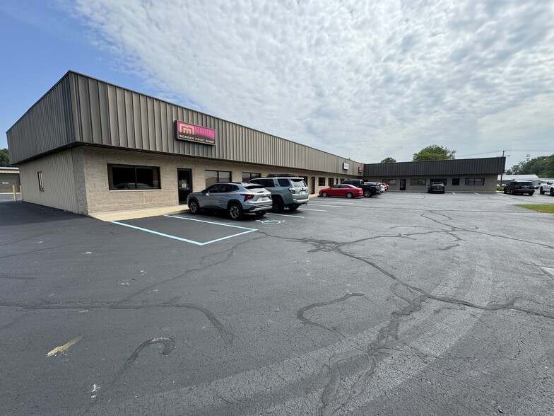 More Photos Of 53905 County Road 9, Elkhart Flex For Lease