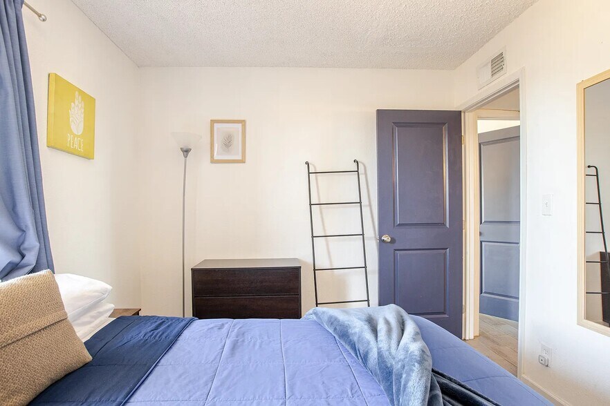 More Photos Of 7031 N 80th Ave, Glendale Apartments For Sale