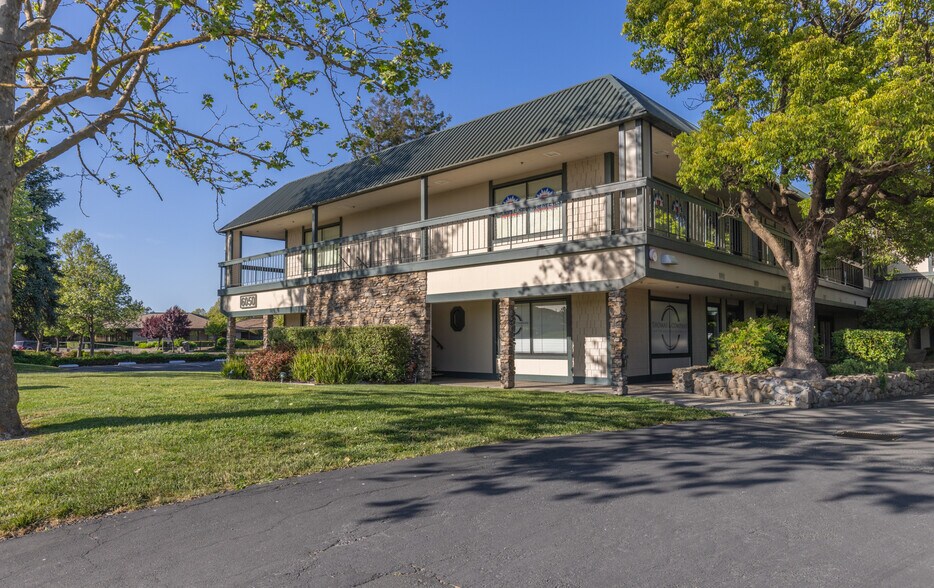 More Photos Of 6050 Commerce Blvd, Rohnert Park Office For Sale