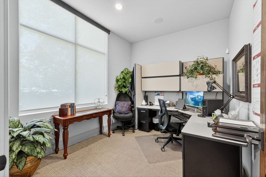 More Photos Of 16023 Via Shavano, San Antonio Office For Sale