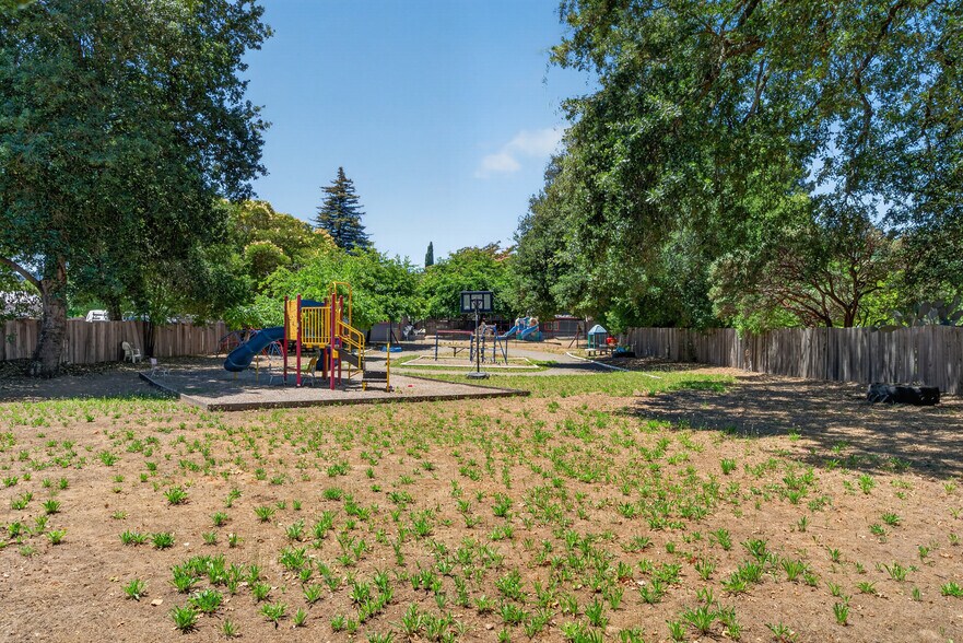 More Photos Of 530 N Cloverdale Blvd, Cloverdale Specialty For Sale