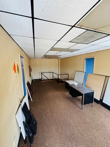 More Photos Of 2038 Saratoga Blvd, Corpus Christi Warehouse For Lease