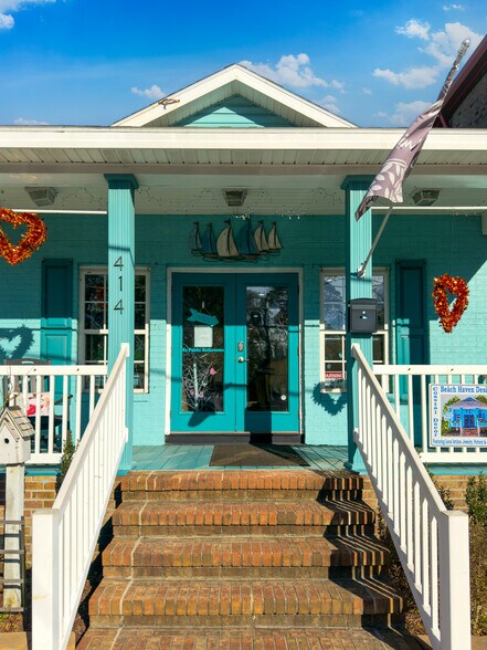 More Photos Of 414 N Howe St, Southport Office For Sale