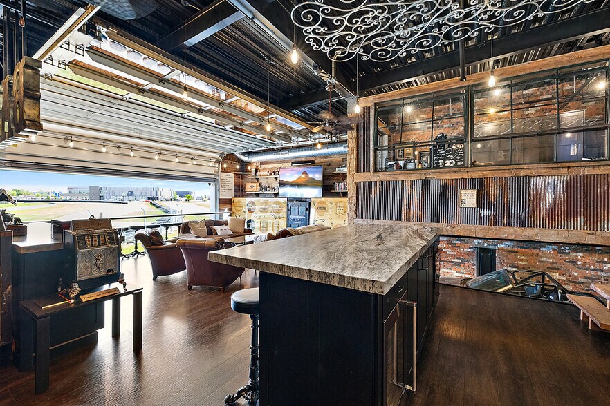 More Photos Of 148 Pit Ln, Pontiac Parking Garage For Sale
