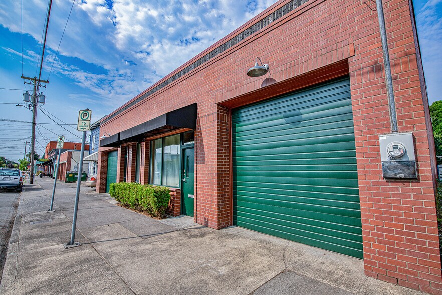 More Photos Of 327 SE 80th Ave, Portland Auto Repair For Sale