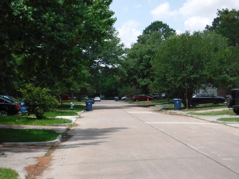 More Photos Of 5502 Farley Dr, Houston Apartments For Sale