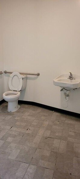 More Photos Of 2302 E 15th St, Los Angeles Industrial For Sale