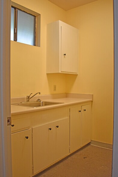 More Photos Of 100-114 Wikiup Dr, Santa Rosa Office For Lease