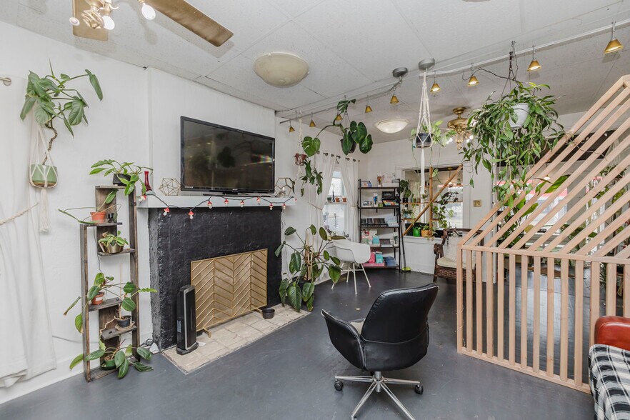 More Photos Of 2808 E Douglas Ave, Wichita Storefront Retail Office For Sale