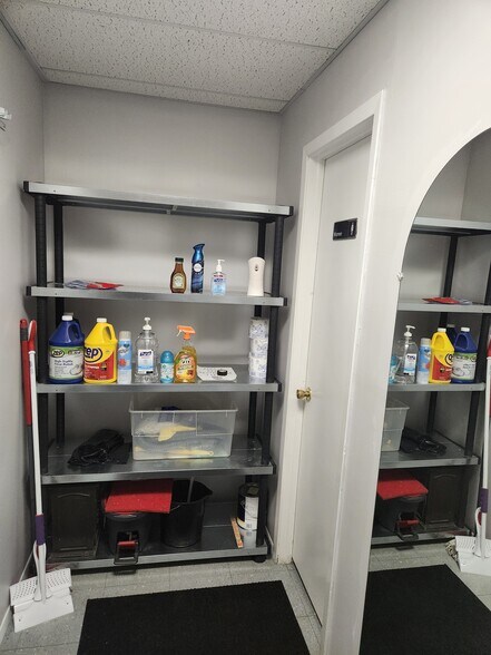 More Photos Of 515 Hempstead Tpke, West Hempstead Office For Lease