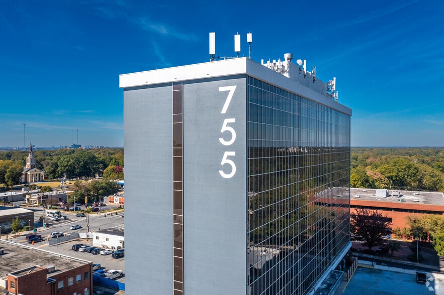 More Photos Of 755 Commerce Dr, Decatur Medical For Lease