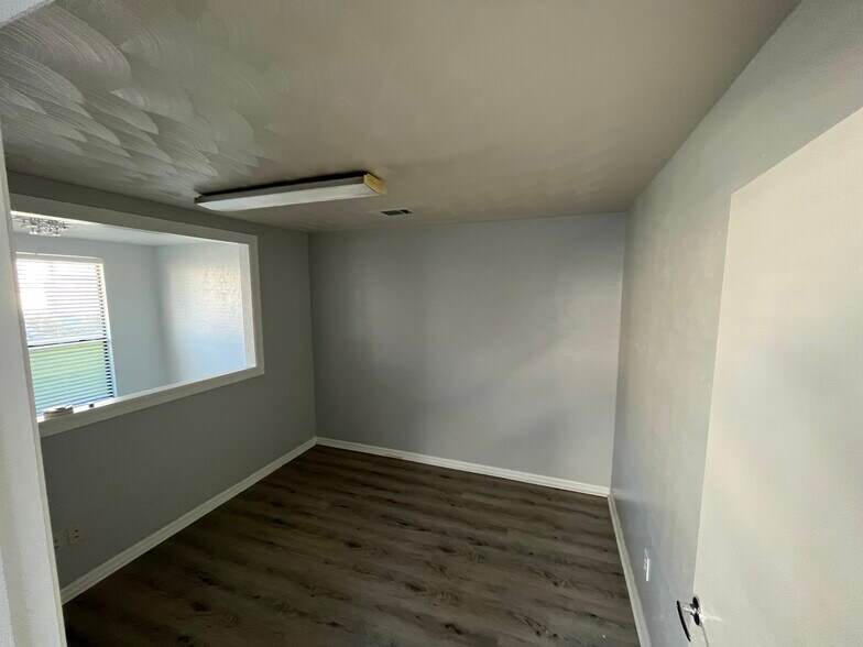 More Photos Of 3562-3570 NW 97th Blvd, Gainesville Distribution For Lease