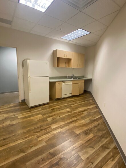 More Photos Of 213-259 S Nicolet Rd, Appleton Freestanding For Lease