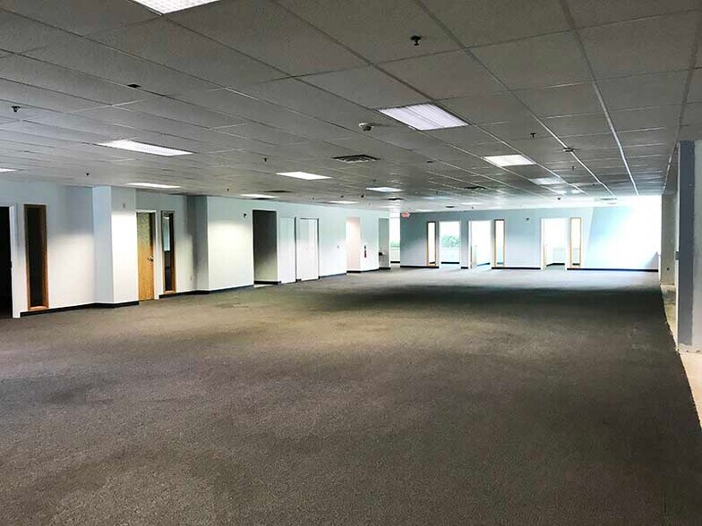 More Photos Of 1220 Ward Ave, West Chester Flex For Lease