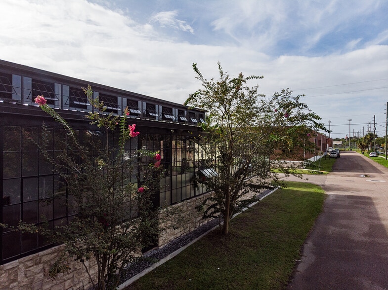 More Photos Of 555 E 3rd St, Jacksonville Warehouse For Lease