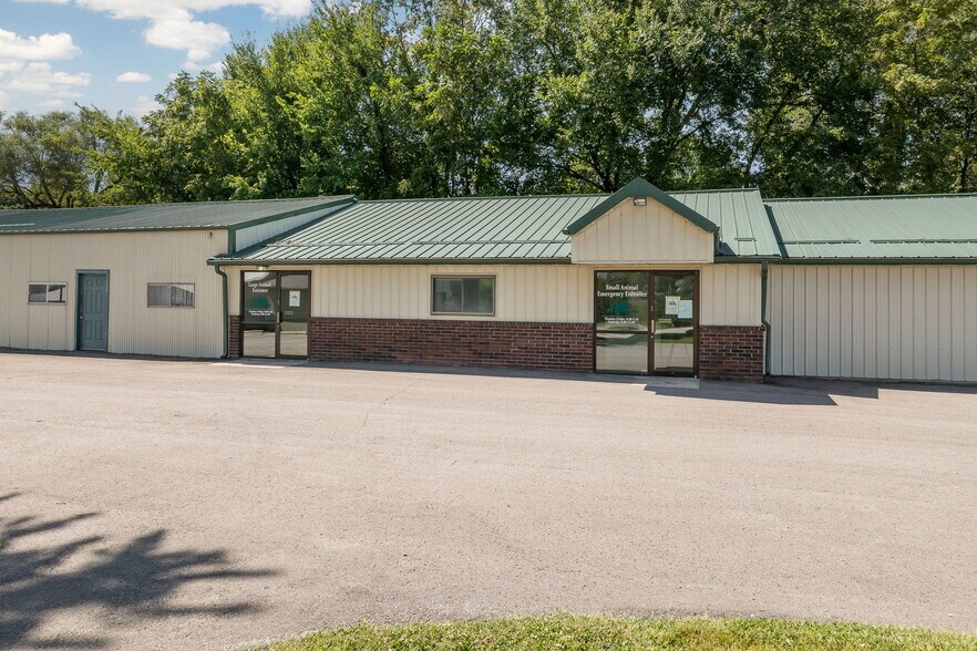 More Photos Of 1302 W US Highway 71, Savannah Industrial For Sale