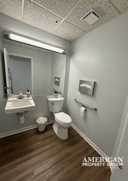 More Photos Of 1219 S East Ave, Sarasota Medical For Sale