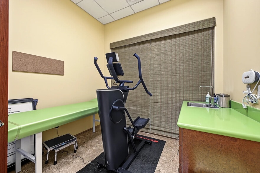 More Photos Of 20045 N 19th Ave, Phoenix Medical For Sale