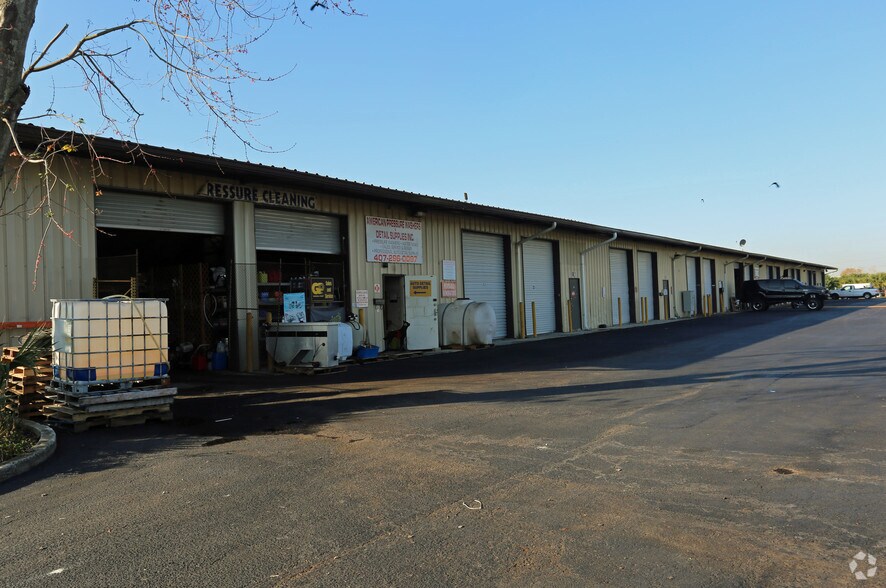 More Photos Of 3038 N John Young Pky, Orlando Warehouse For Lease