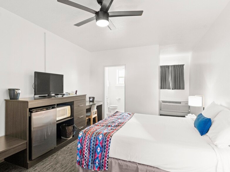 More Photos Of 475 W Main St, Escalante Hotel For Sale