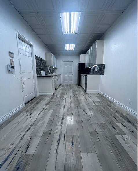 More Photos Of Gage Ave, Bell Warehouse For Lease