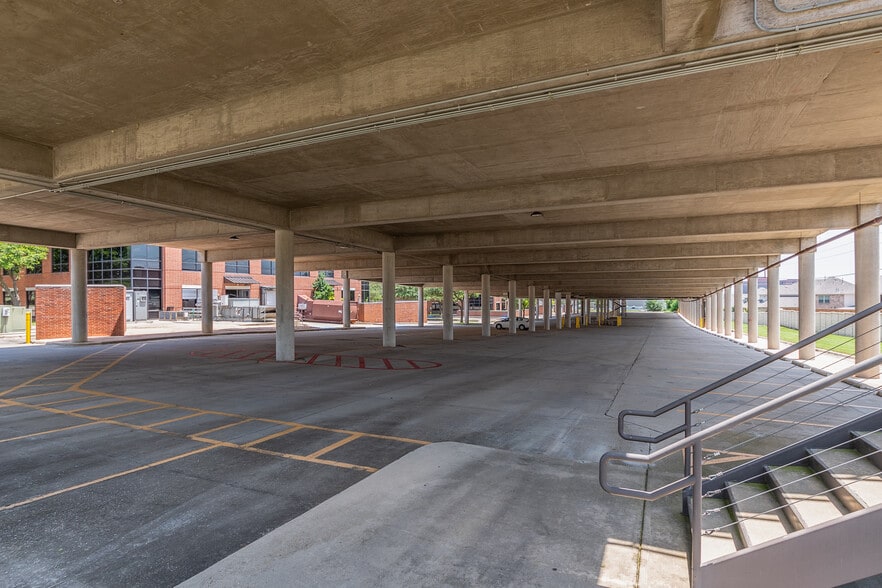 More Photos Of 17655 Waterview Pky, Dallas Unknown For Lease