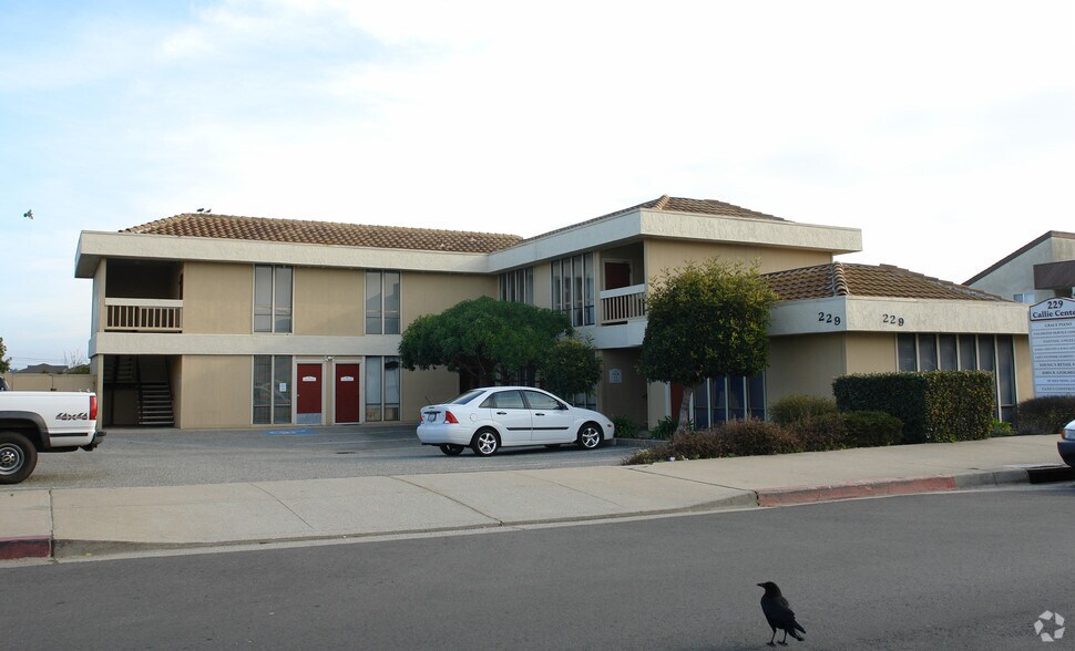 More Photos Of 229 Reindollar Ave, Marina Office For Lease