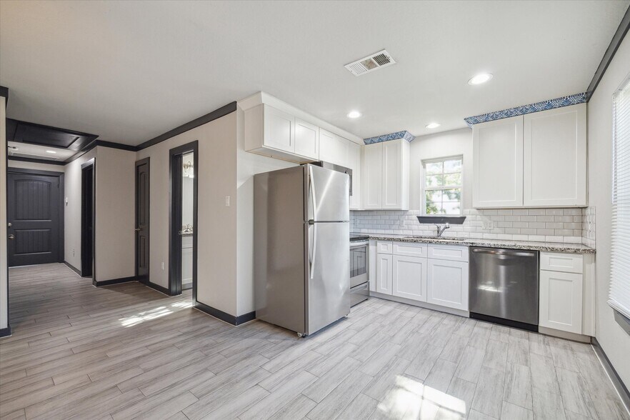 More Photos Of 4610 Denmark St, Houston Multifamily For Sale