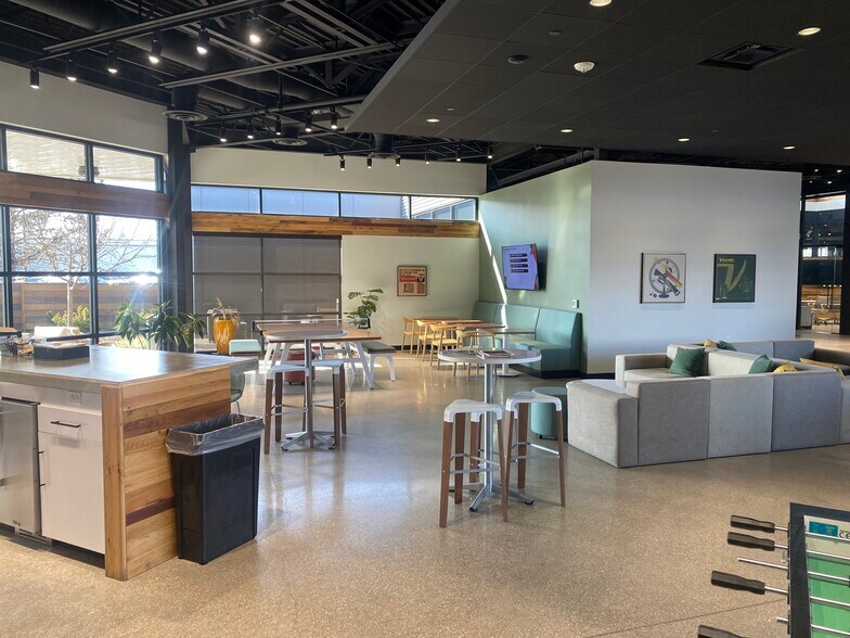 More Photos Of 415 E 13th St, Andover Manufacturing For Sale