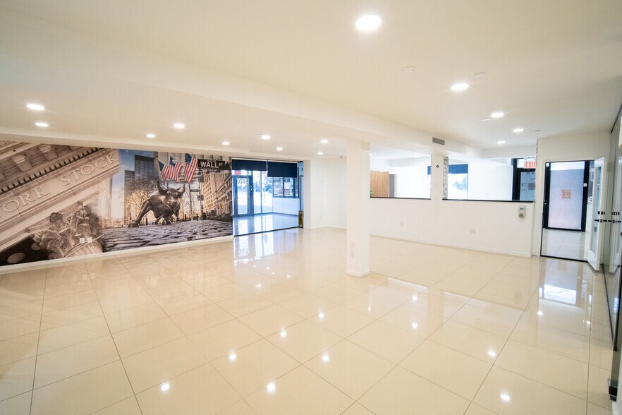 More Photos Of 38-06 Greenpoint Ave, Long Island City Apartments For Lease