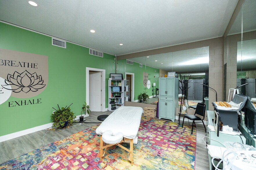 More Photos Of 115 N Main St, Lindsborg General Retail For Sale