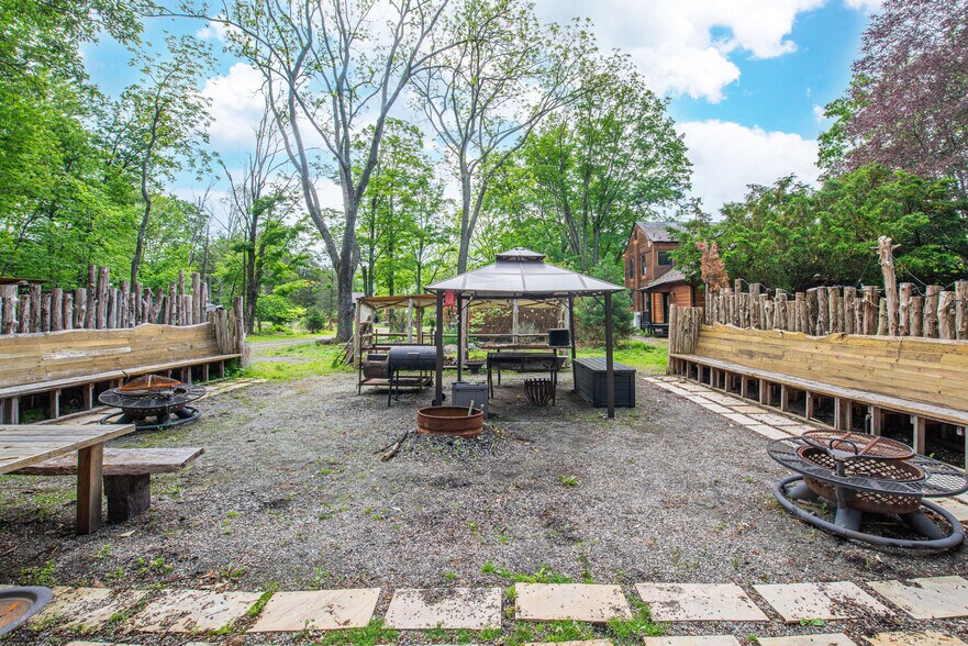 More Photos Of 62 Mount Pleasant Rd, Columbia Specialty For Sale