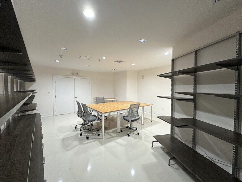 More Photos Of 900-990 Biscayne Blvd, Miami Apartments For Sale