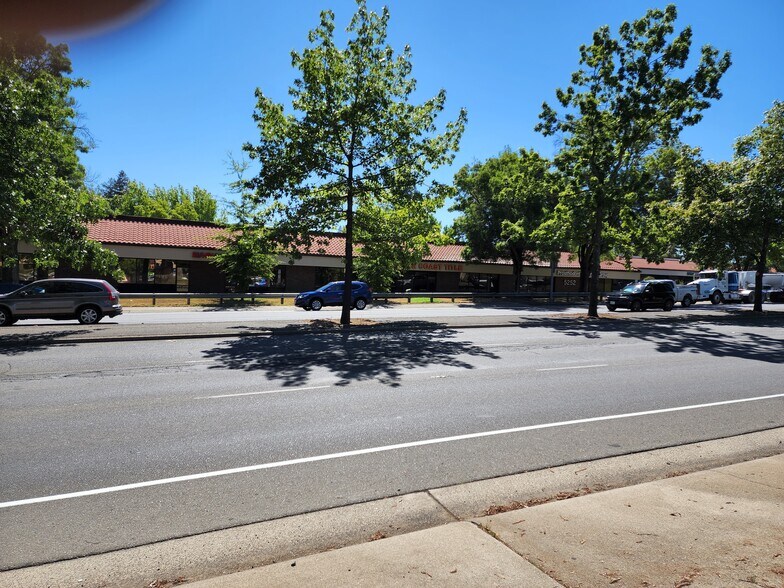 More Photos Of 5200-5252 Sunrise Blvd, Fair Oaks Unknown For Lease