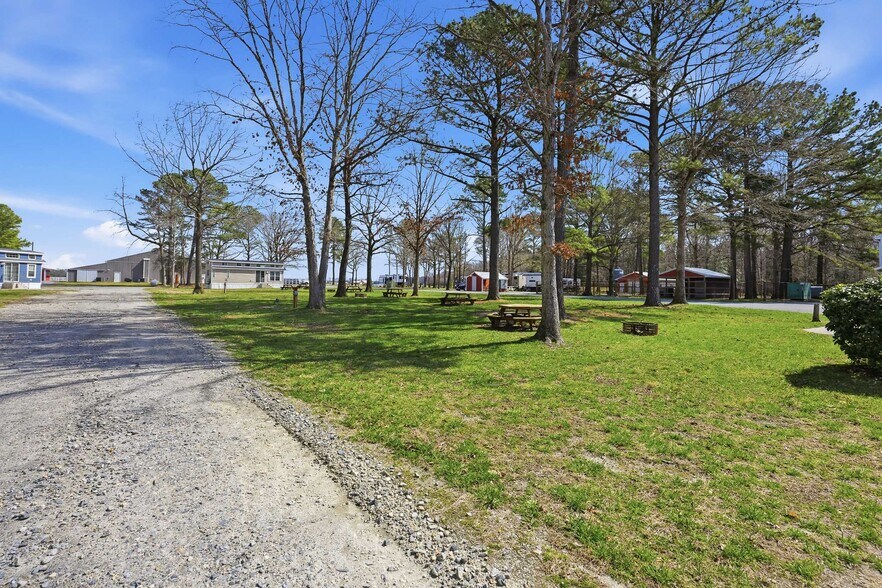 More Photos Of 89 Hunting Quarter Rd, Greenwood Trailer Camper Park For Sale