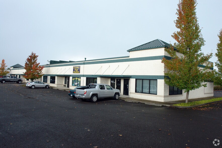 More Photos Of 300 S Redwood St, Canby Flex For Lease